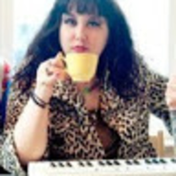 Meet your Posher, Tonjia - Picture 1 of 1